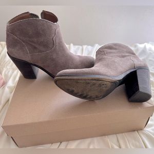 Lucky Brand seller bootie 6.5